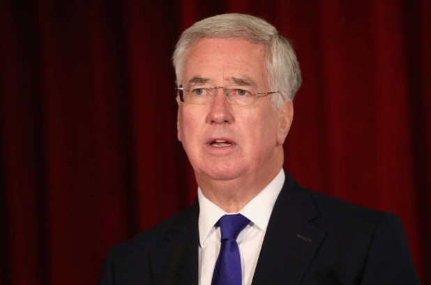 Renunció el ministro británico de Defensa, acusado de acoso sexual | Internacionales