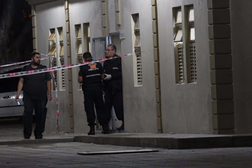 Hallaron muerto a un joven en el baño de una escuela a la que no concurría | Actualidad