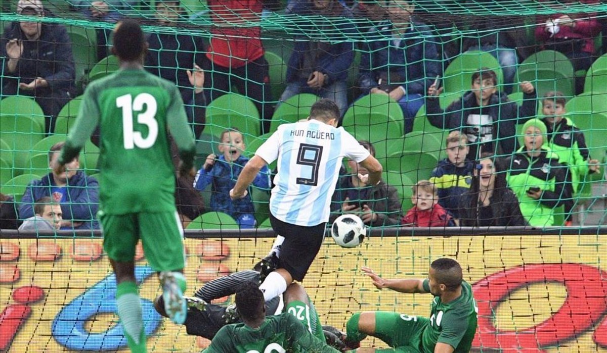 Agüero se desmayó en el entretiempo del partido y lo llevaron al hospital | Deportes