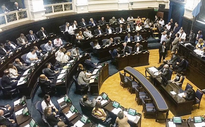 Legislatura bonaerense aprobó el Presupuesto 2018 que prevé un alza de 50% en el impuesto inmobiliario | Política