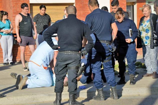 Un hombre murió de un infarto al intentar parar una pelea entre perros | Actualidad