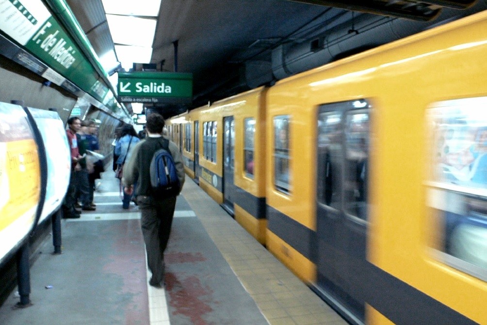 Subtes circulan con demoras por el rechazo gremial al nuevo horario | Actualidad