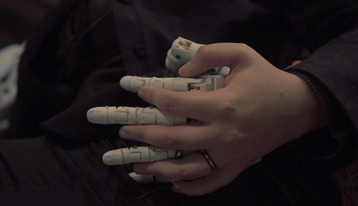 Desarrollan un robot para "escuchar problemas" de sus dueños y "consolarlos cuando lloren" | Tecno