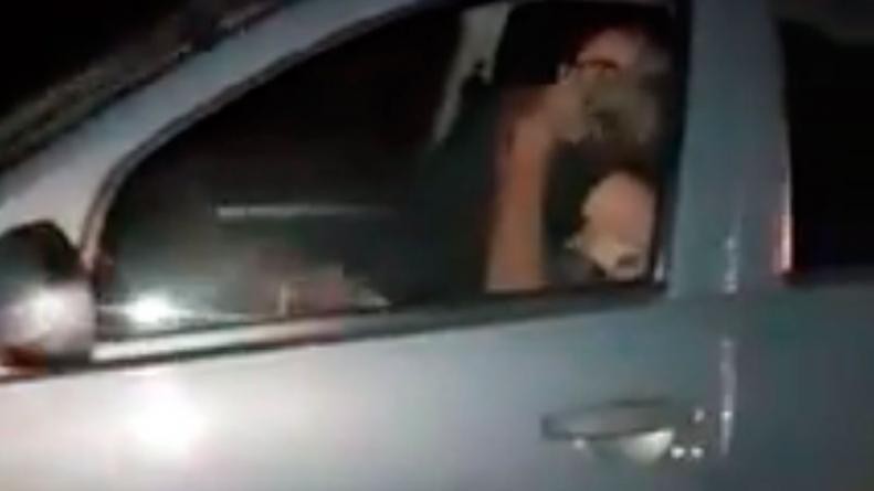 Escracharon a una pareja teniendo sexo con el auto en movimiento en plena ruta | Curiosidades