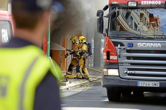 Incendiados: Una madre y su hijo terminan presos por copiar un examen de bombero | Curiosidades
