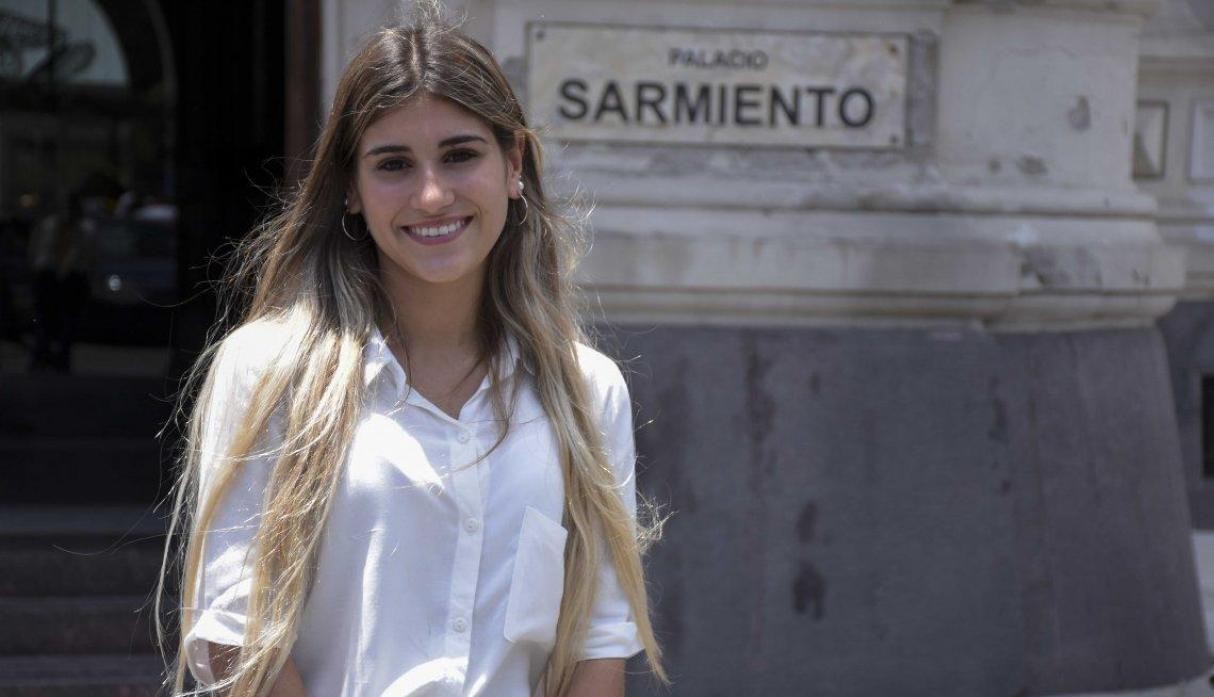 La chica que terminó el secundario sin faltar nunca a clases desde el jardín de infantes | Actualidad
