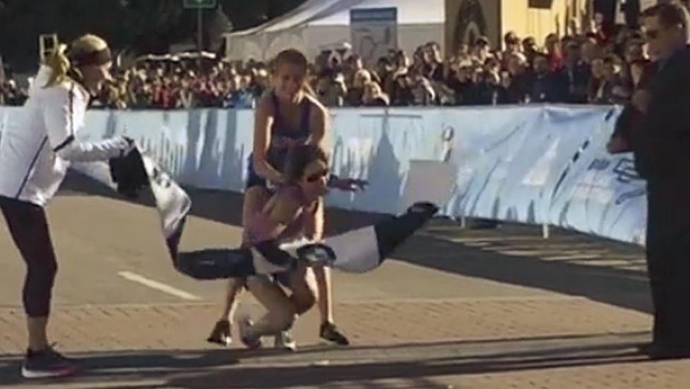 Video: el dramático final de la maratón de Dallas | Deportes