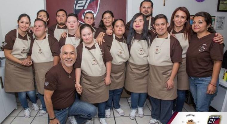 Café inclusivo: un bar atendido por jóvenes con síndrome de Down | Internacionales