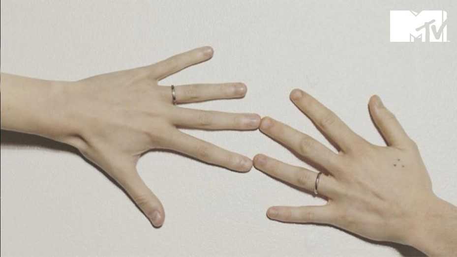 La actriz que se casó en secreto con su novia durante las vacaciones | MTV News