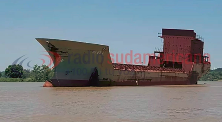 Corrientes: un "barco fantasma" apareció navegando en el río Paraná | Actualidad