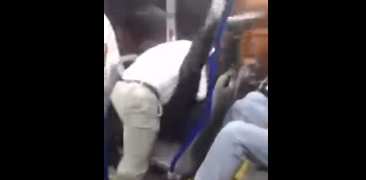 Furia en Colombia: el pasajero no paraba de tocar el timbre y el colectivero lo dio una feroz paliza | Redes