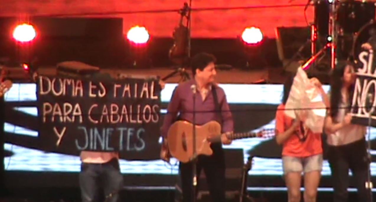 Video: activistas contra la doma irrumpieron en el escenario del Festival de Jesús María | Actualidad