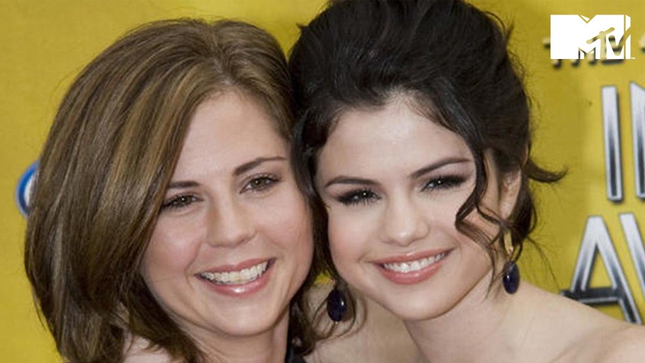 La mamá de Selena Gomez habla públicamente contra su hija | MTV News