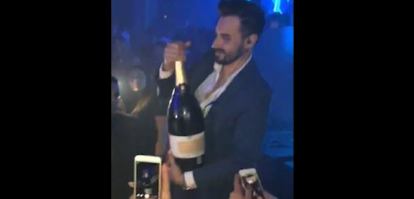 Video viral: compró una botella de champán de 35 mil euros y se le rompe en el momento que la estaba destapando | Redes