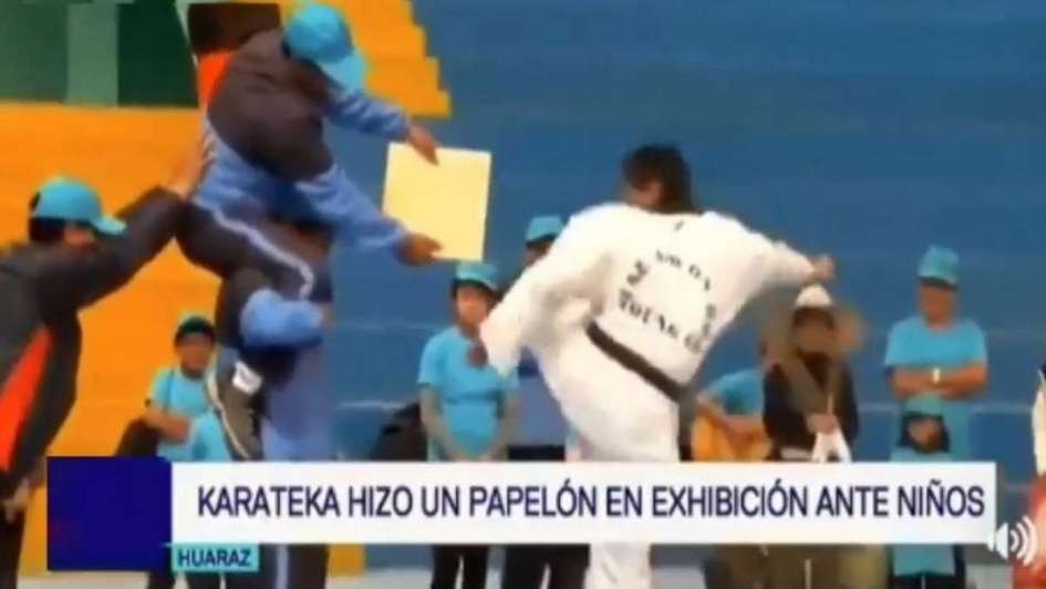El luchador de Taekwondo que hizo el ridículo ante cientos de niños al demostrar su "destreza" | Curiosidades