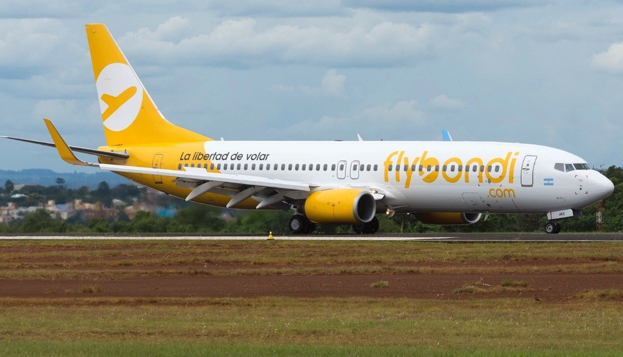 Se realizó el primer vuelo regular de la "low cost" Flybondi | Actualidad