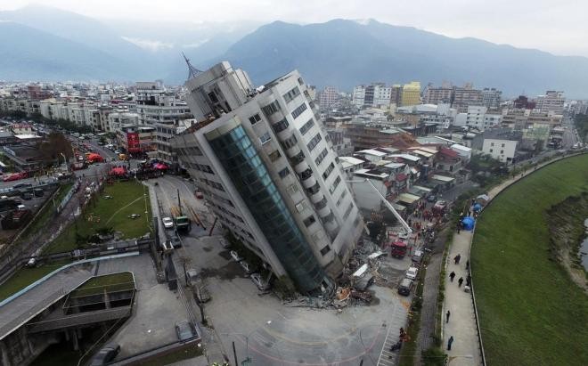 Así quedó un edificio en Taiwán tras un fuerte terremoto | Internacionales