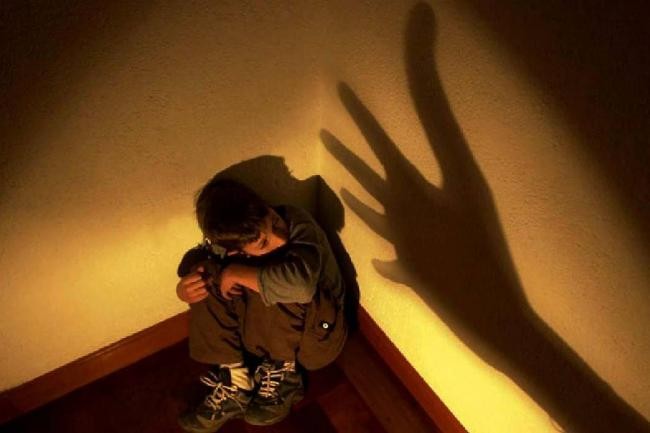 Detienen a una mujer cuando ahorcaba a su hijo de nueve años | Actualidad