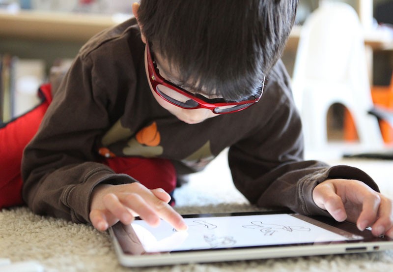 Tres de cada 10 adolescentes tendrán miopía en 2020 por usar mal celulares y tablets | Actualidad