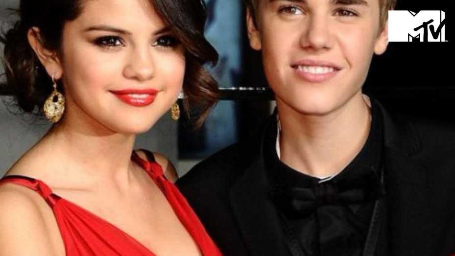 Un turista se sacó una selfie y captó un momento íntimo entre Justin Bieber y Selena Gómez | MTV News