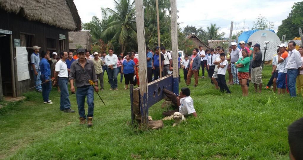 Bolivia: "encadenaron" al alcalde un pueblo por no cumplir con sus promesas | Internacionales