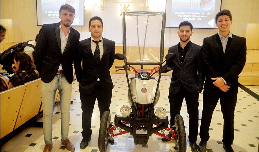 Alumnos de la UTN crearon el EXODIA, un vehículo eléctrico para personas con discapacidad | Actualidad