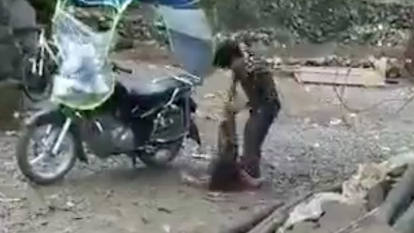 Horror en China: un hombre ató a su hija a una moto y la arrastró por la calle | Internacionales
