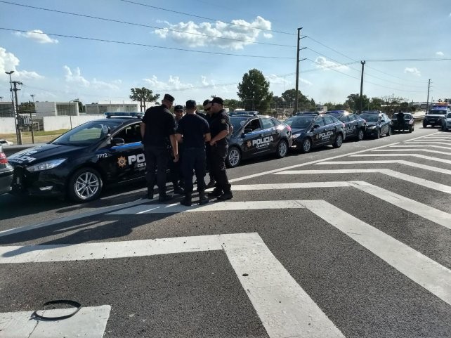 Seis patrulleros inteligentes chocaron en cadena cuando llegaban a Rosario | Actualidad