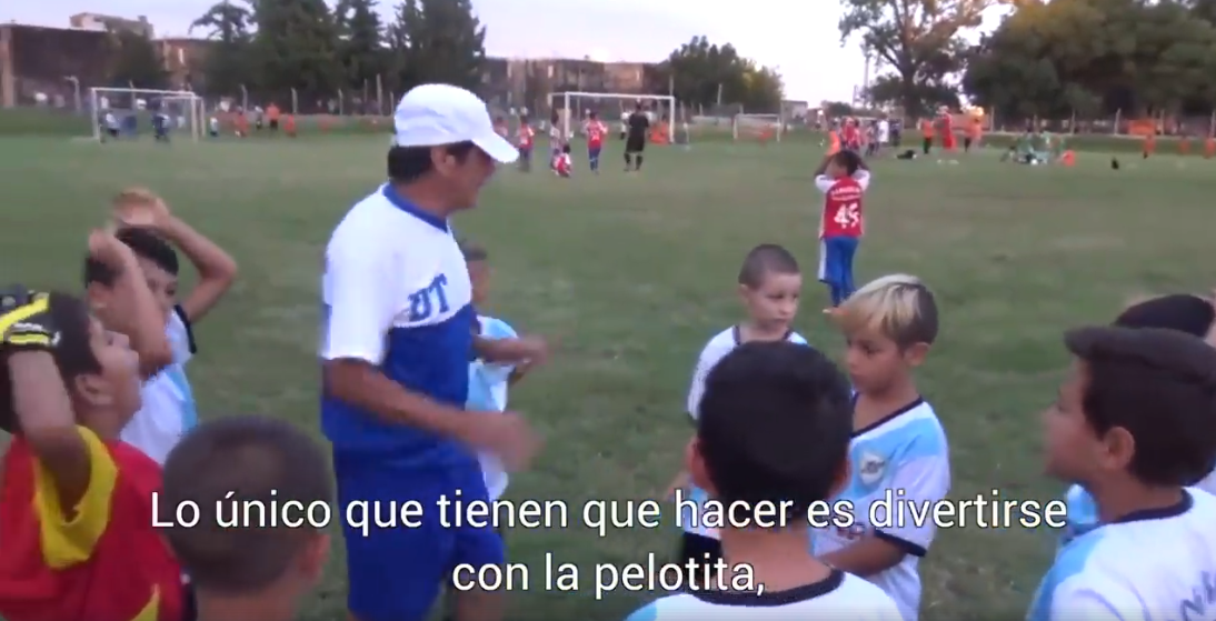 "Lo único que tienen que hacer es divertirse con la pelotita": la charla técnica que se volvió viral | Deportes