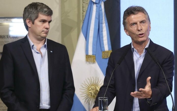 Según el Gobierno, no es necesario que los funcionarios tengan su dinero en el país | Política