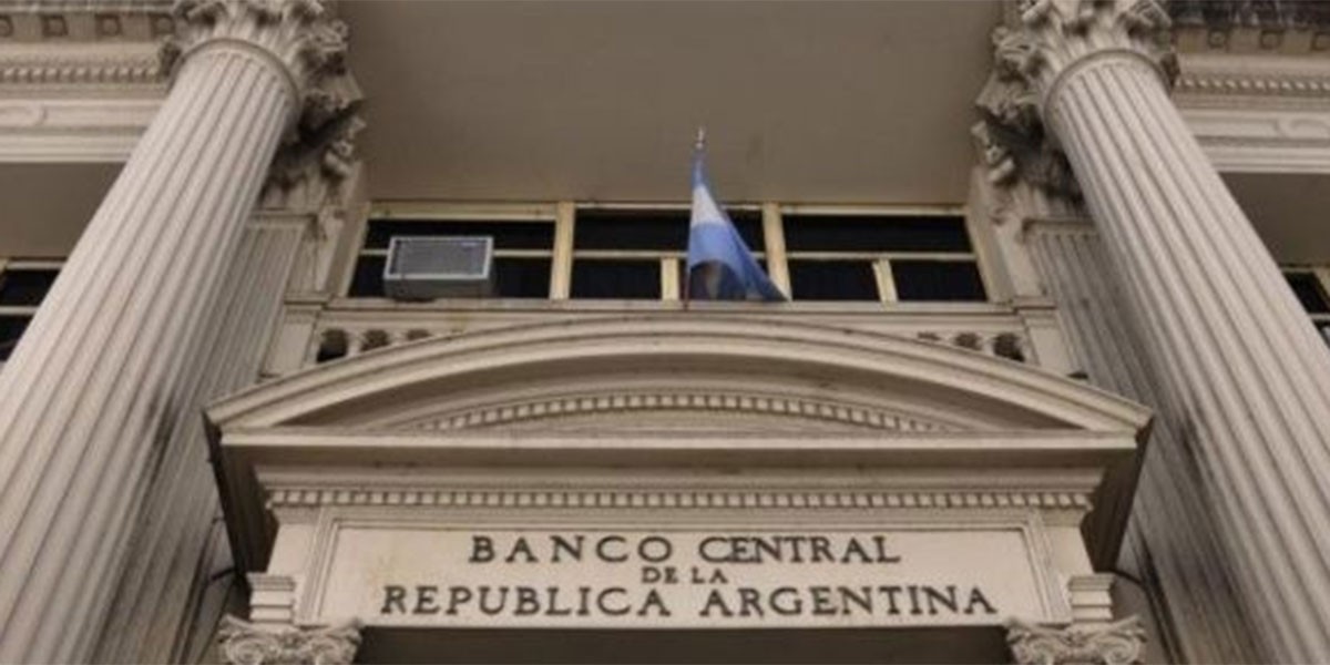 El Banco Central volvió a intervenir y el dólar cedió 14 centavos | Política