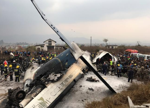 Al menos 49 muertos al estrellarse un avión en el aeropuerto de Katmandú | Internacionales