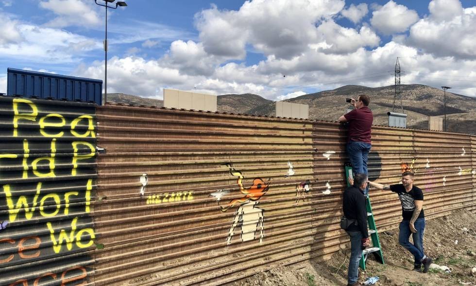 Turistas viajan a la frontera entre Estados Unidos y México para ver la construcción del muro | Internacionales