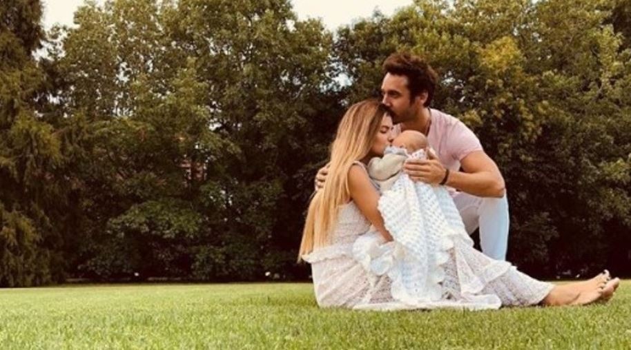 La tierna imagén de Vicuña durmiendo con su hija Magnolia | Espectáculos