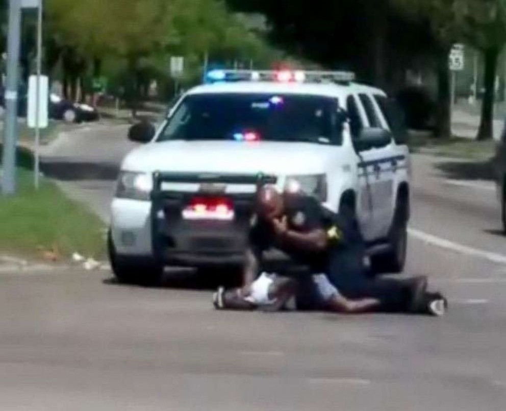 Video escalofriante: un policía mató a un hombre negro desarmado y con los pantalones bajos | Internacionales