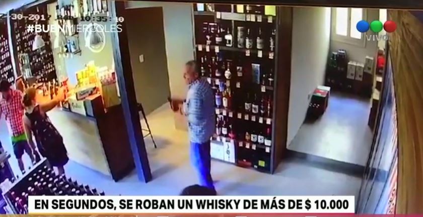 En segundos roban una botella de whisky valuada en más de 10.000 pesos | Actualidad