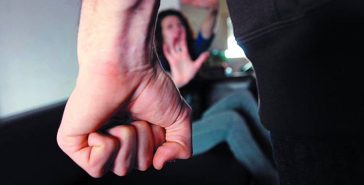 Su expareja la llamó para que buscara a sus hijos, la golpeó y violó salvajemente | Actualidad