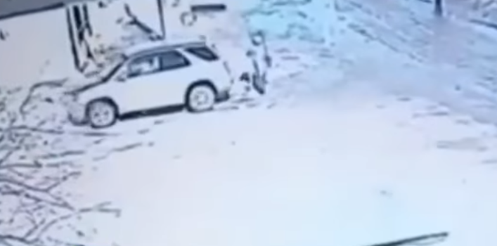 Detuvieron a un conductor que atropelló tres veces a una anciana y ni siquiera se dio cuenta | Internacionales