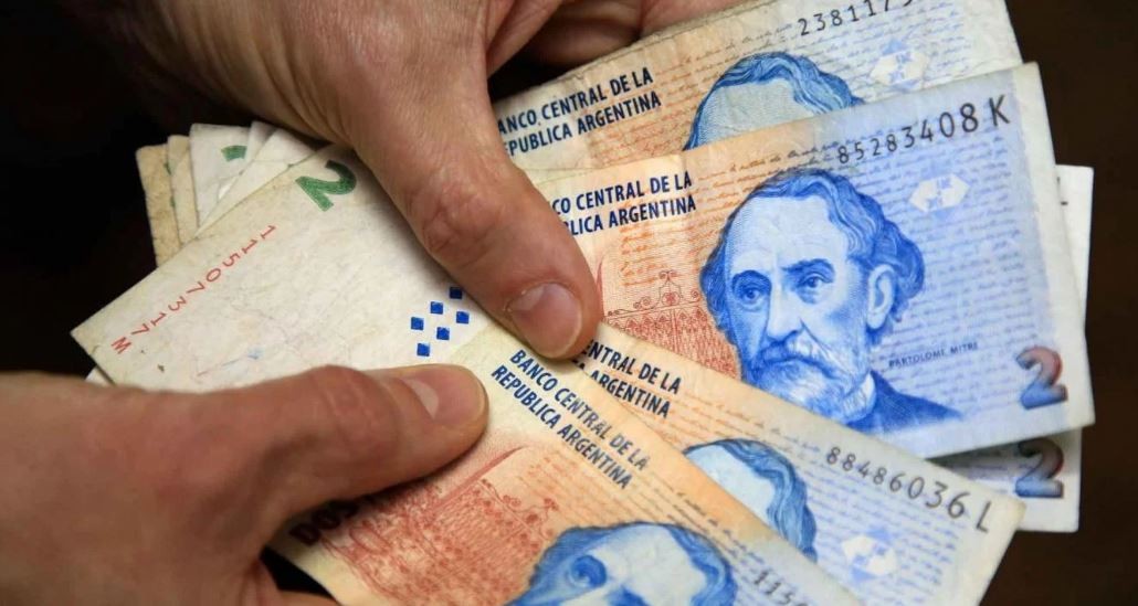 Una buena: extienden un mes el plazo para cambiar los billetes de dos pesos | Actualidad