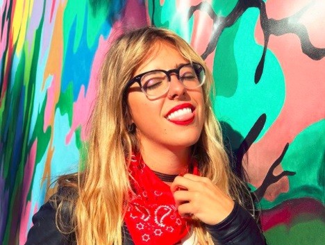 El beso de Nati Jota y una amiga: "Besa a quien quieras" | Redes