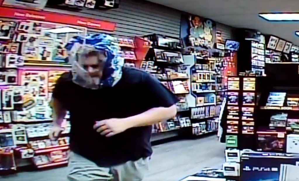 La Policía se burla de un ladrón por taparse la cara con una bolsa trasparente | Redes