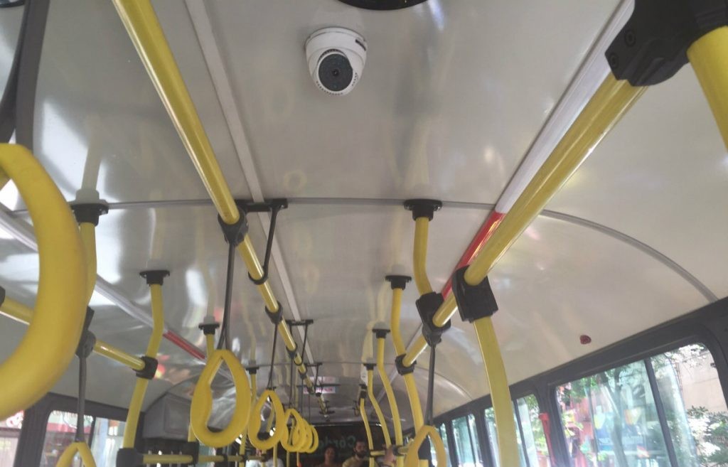 Vidal promulgó la ley que obliga a instalar cámaras en todos los colectivos | Política