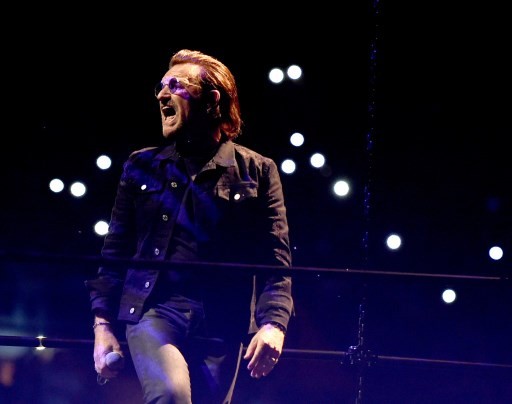 Bono sufrió una fuerte caída durante un show en Chicago | Espectáculos