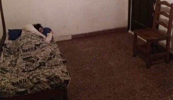 El caso de la joven que debe bañarse con agua mineral | Actualidad