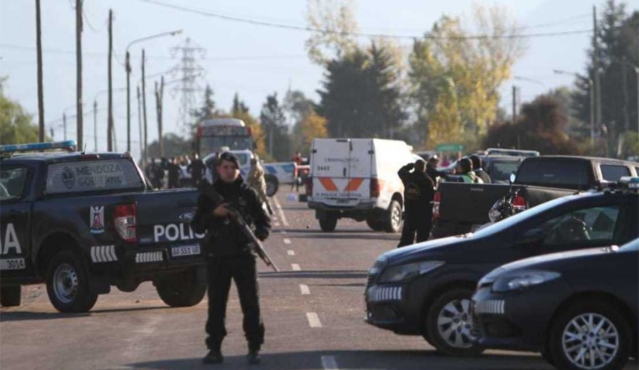 "Encontramos otro cuerpo, le falta la cabeza": el dramático pedido de ayuda tras la muerte de dos policías | Actualidad