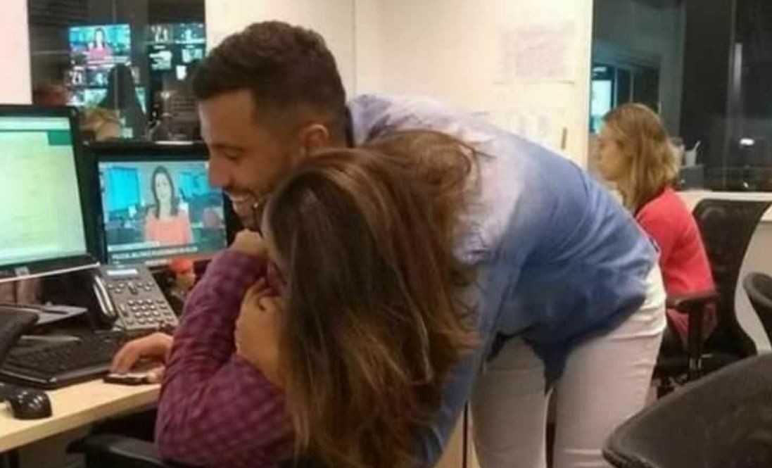 La ilusión óptica de dos personas abrazadas que la rompe (y confunde) en las redes sociales | Redes