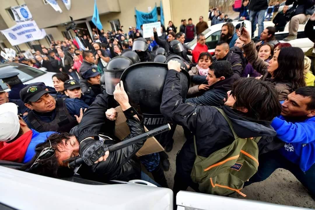 Denuncia de docentes: "Acá en Chubut nos están golpeando" | Actualidad
