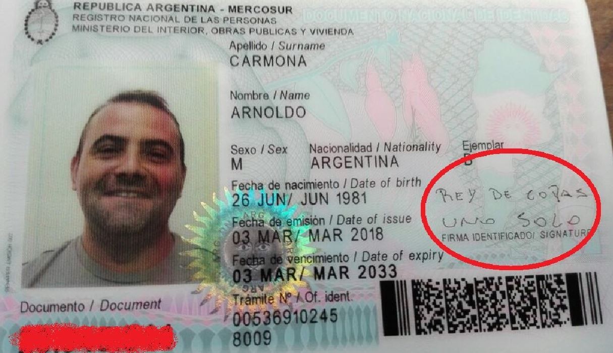 "Rey de copas uno solo": la insólita firma en el DNI de un fanático de Independiente | Redes
