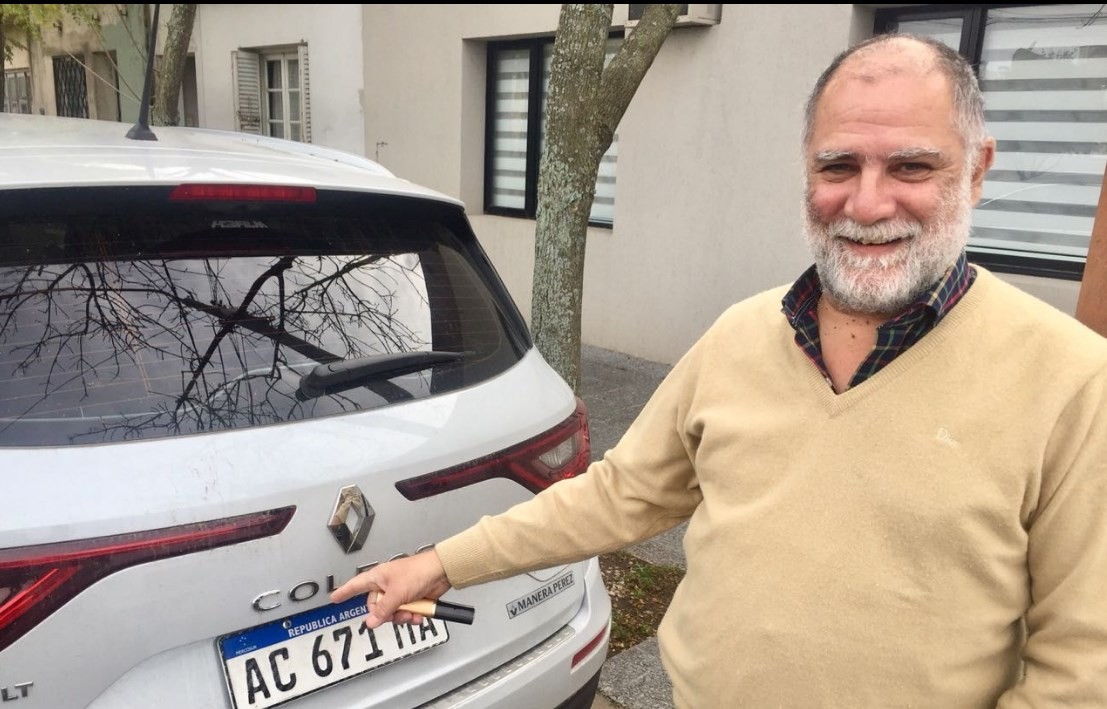 La grieta al palo: el hombre que cambio la K por la C en la patente de su camioneta | Redes