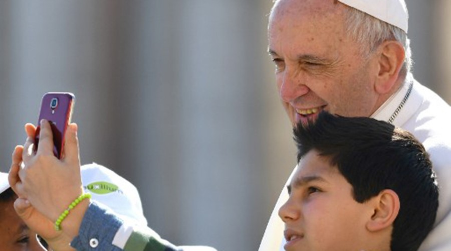 El papa Francisco, preocupado por las redes sociales: "Que no sean un lugar de alienación" | Internacionales